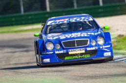 Bernd Mayl&auml;nder gewinnt mit dem Mercedes-Benz CLK-DTM das DTM-Saisonfinale am 7. Oktober 2001 auf dem Hockenheimring. (Fotosignatur der Archive von Mercedes-Benz Classic: 00088368)
