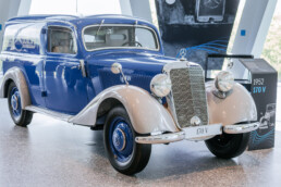 Mercedes-Benz 170 V Kasten-Lieferwagen mit „Sindelfinger Karosserie“ von 1952, ehemaliges Servicefahrzeug des Mercedes-Benz Kundendienstes in der Schweiz. Foto aus der Sonderausstellung „130 Jahre Nutzfahrzeuge“ des Mercedes-Benz Museums. Gesamtansicht von rechts vorn. Foto: Thomas Niedermüller. (Fotosignatur der Archive von Mercedes-Benz Classic: D888947)