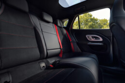 Der neue elektrische Mercedes-Benz GLA. Exterieur: MANUFAKTUR Patagonienrot Metallic Interieur: ARTICO man-made leather/MICROCUT microfibre black