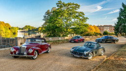 Mercedes-Benz Classic beim Concours of Elegance at Hampton Court Palace. Foto aus dem Jahr 2026. Von links nach rechts: Mercedes-Benz 300 Sc Roadster (W 188), Mercedes-Maybach SL 680 Monogram Series (R 232), Mercedes-Benz 300 SL „Flügeltürer“-Coupé (W 198) und Mercedes-Benz S 500 4MATIC Langversion (Baureihe 223). Foto: Craig Pusey.