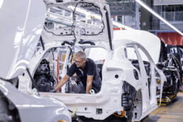 Der GLA ist ein weiteres Modell der neuen Fahrzeuggeneration, das in Rastatt produziert wird. Das Werk festigt so seine Rolle als Kompetenzzentrum für die Produktion von Fahrzeugen des Kompaktsegments.