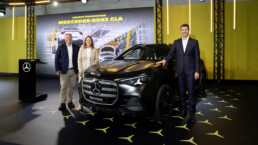 Im Rahmen des SOP-Events für den neuen Mercedes-Benz GLA kamen Vertreter aus Politik und Unternehmen im Werk Rastatt zusammen. Im Bild (von links nach rechts): Marco Zwick (Standortverantwortlicher und Leiter der Produktion des Mercedes-Benz Werks Rastatt), Monika Müller (Oberbürgermeisterin der großen Kreisstadt Rastatt) und Michael Schiebe (Mitglied des Vorstands der Mercedes Benz Group AG, verantwortlich für Produktion, Qualität und Supply Chain Management).