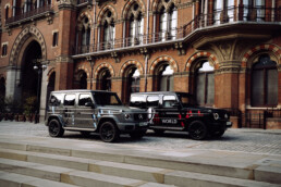 Team Europe gegen Team World mit den elektrischen G-Klassen als offizielle Team Cars des Laver Cup (Mercedes-Benz G 580 mit EQ Technologie: Energieverbrauch kombiniert: 30‒27,9 kWh/100 km | CO₂-Emissionen kombiniert: 0 g/km | CO₂-Klasse: A¹);Mercedes-Benz G 580 mit EQ Technologie: Energieverbrauch kombiniert: 30‒27,9 kWh/100 km | CO₂-Emissionen kombiniert: 0 g/km | CO₂-Klasse: A*