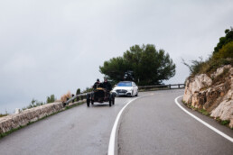 Die 140 Years. Die 140 Places-Tour führt über die Route Napoleon, der neue Mercedes-Benz S-Klasse mit einem Simplex-Klassiker– einem Vorgänger der S-Klasse