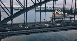 140 Years. 140 Places. Die neue S‑Klasse ist in Australien angekommen – Impressionen aus Sydney mit Stopps beim Mercedes-Benz Studio und einem Konvoi mit Mercedes-Benz Classic Cars über die Harbour Bridge